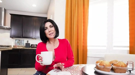 Üvey anne üvey oğlunun yarağını en iyi arkadaşının ağzında görmekten iğreniyor - pervmom