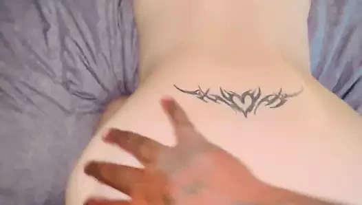 Beyaz genç kız bebek yağıyla domalarak sikiliyor (diddy yok)