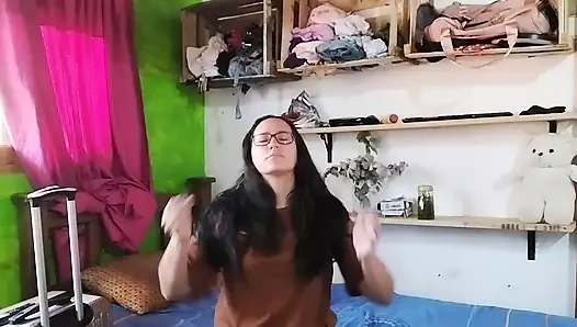 İşten sıkıldım ve yatak odamda sikişiyorum, çok lezzetli