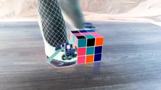 Lady L crush cubik rubik.