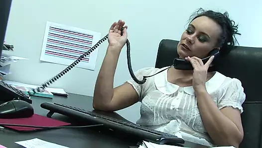 Çarpıcı orta yaşlı seksi kadın eva may ve sven de cauter sert sikişiyor