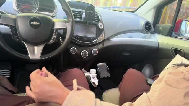 UBER- danışan büyük bir penisim olduğunu görünce bana mastürbasyon yapıyor