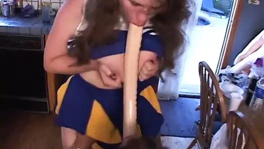 Sıkı pembe kedi ile kalın amigo var yüksek sesle ve ıslak orgazm