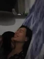 tutkulu lezbo öpücük