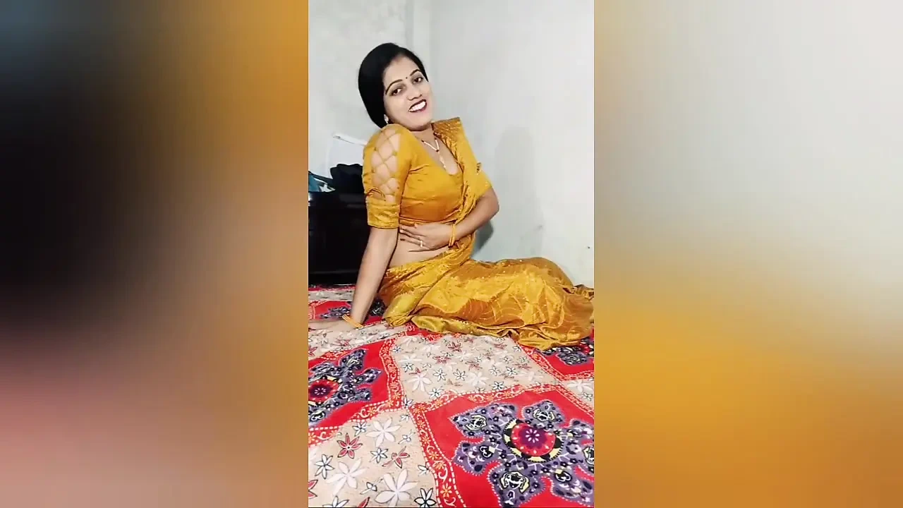 Hintli desi iki arkadaş bir erkekle sert sikişiyor