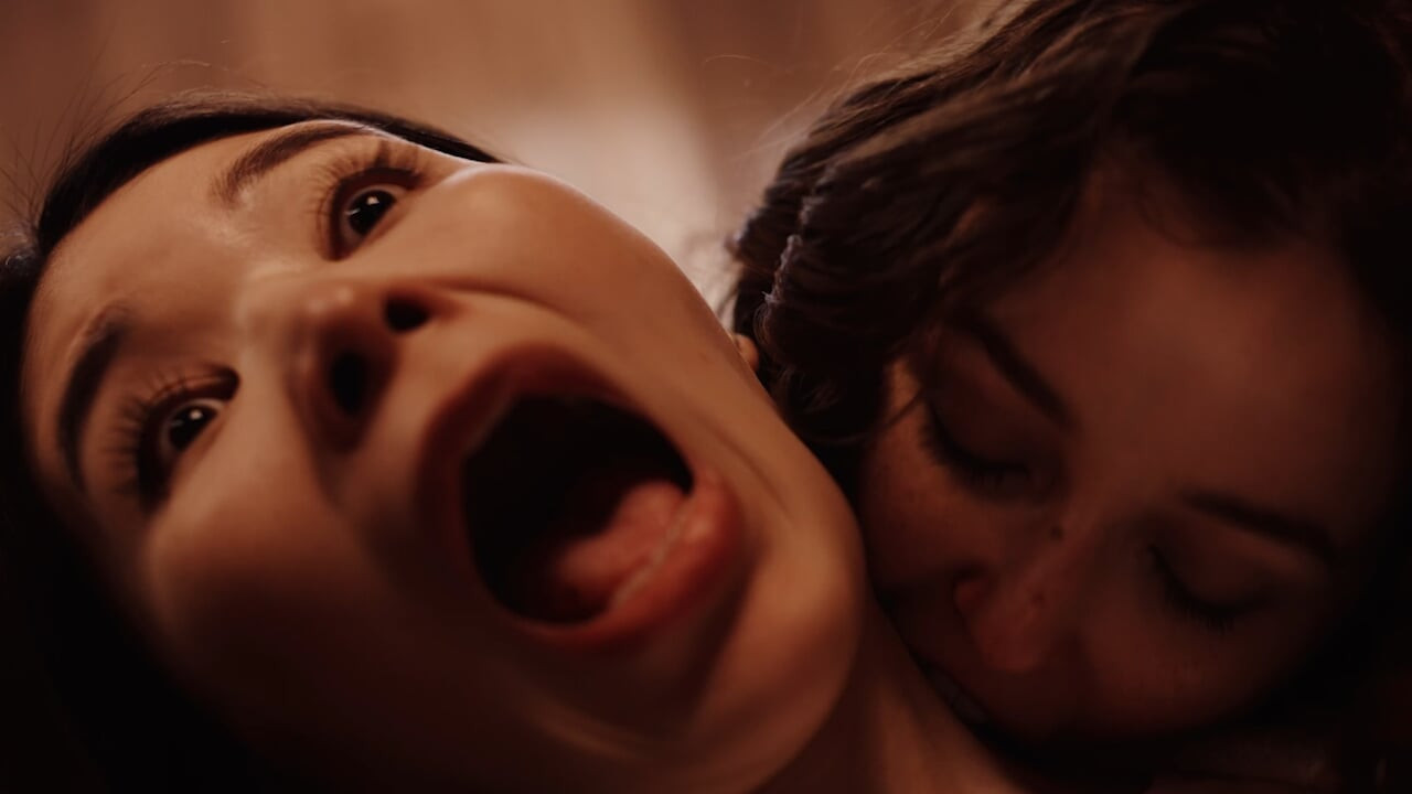 Japon Asyalı vampir seksi - büyük memeli bebek Rikako inek Leana tarafından avlanıyor ve lezbiyen iblise dönüşüyor