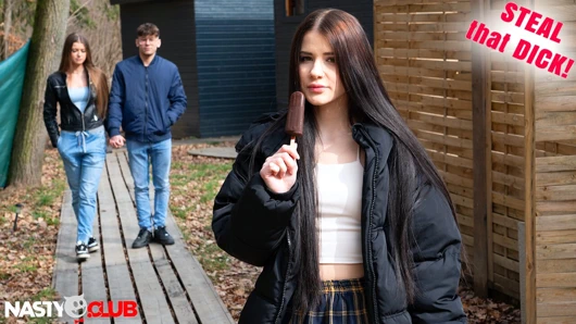 Güzel hatun Sophie Weber erkek arkadaşını bir dondurma yalamayla çalıyor