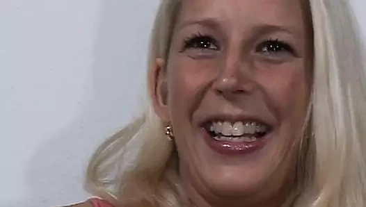 Perverted milf next door ile büyük memeler gösterileri kapalı Mastürbasyon ile bir seks oyuncağı