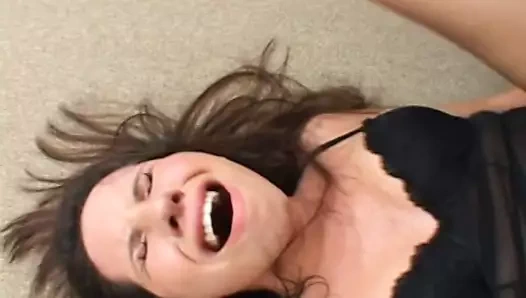 Azgın bayan çok esnektir ve erkeğine her şeyi vermeye isteklidir.