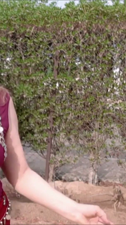 MariaOld büyük memeli orta yaşlı seksi kadın oryantal tarzda dans ediyor | Klip 1