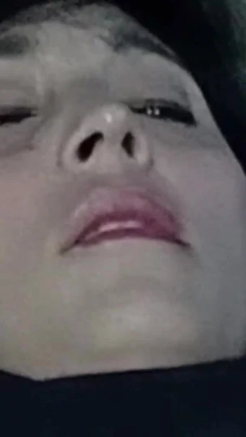 Волнующий момент из "Я позволила моему пальчику быть засунул в задницу мой отчим, и мне это понравилось"