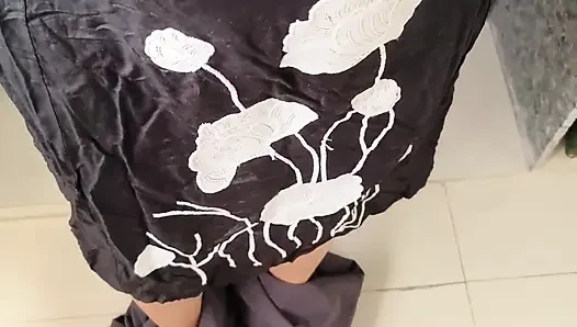 Hintli utangaç yenge ev sahibi tarafından sert sikiliyor