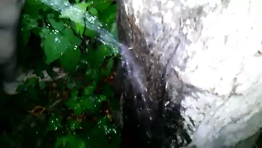 Bir gece o ayakta işedi, sonra ben işedim