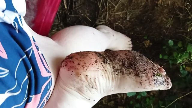 Dışarıda Kirli Ayaklar