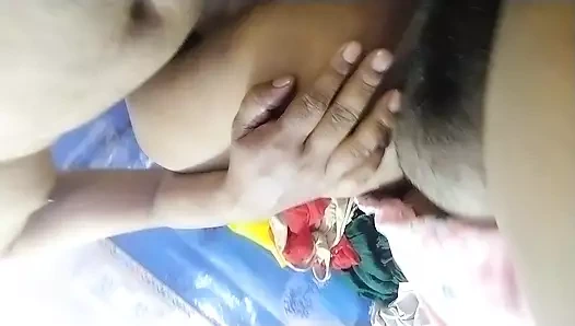 Evin evcil hizmetçisi, masaj bahanesiyle seksi seksi kız 21 metresine kirli seks işini mutlu bir şekilde yaptı.