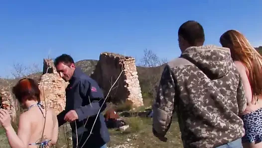 İki seksi kız arkadaş grup anal seks yapıyor 2