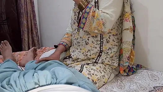 Güzel Hintli köylü gelini ve kayınpeder seks videosu