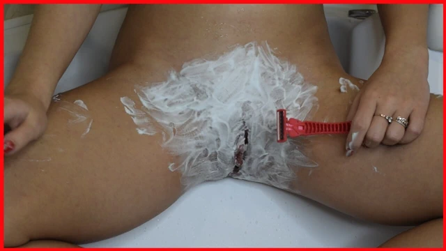 Tıraş makinesi ve tıraş bıçağı ile amını tıraş et köpük yakın çekim!