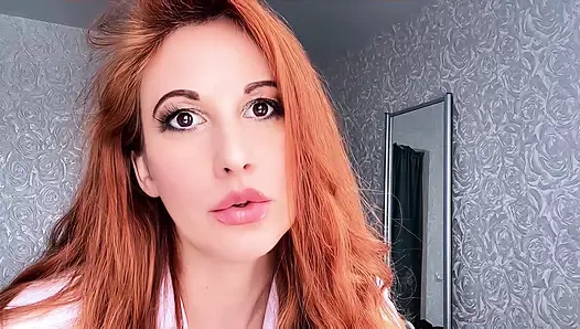 Parmaklardan krem yiyor, ağzı ve dilini azdırıyor