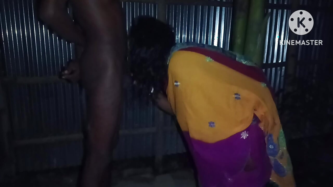 Badi bhabhi ko ghar ke bahar bula kar chudai ki