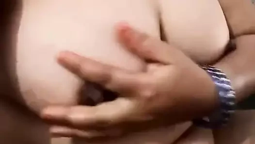 Sudha aunty içinde banyo üzerinde kam ile benimle