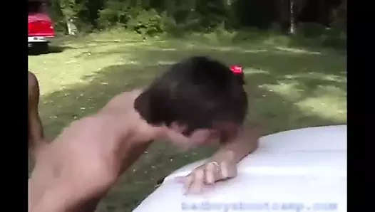 Iki genç twinks sikme dışında at camp için çocuklar