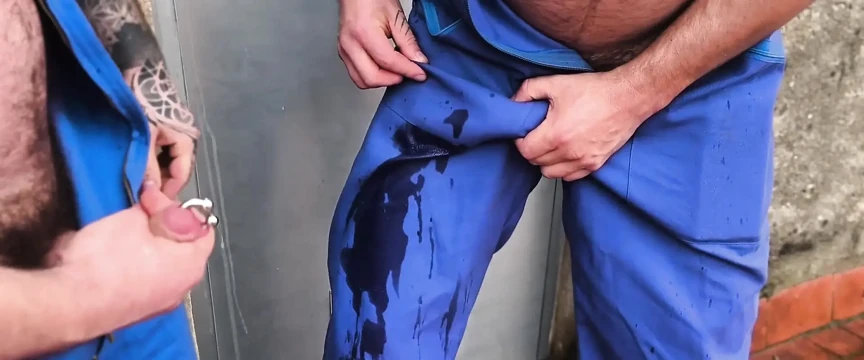 Kokmuş işçiler. Terli musky peynirli adam kokar sidik fetişi
