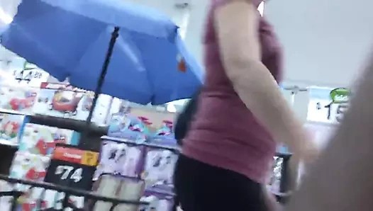 Seksi kuzgun saçlı piliç içinde yoga pantolon 0