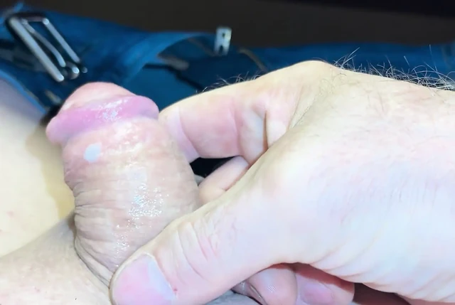 Küçük yarağımı götüne sokmak istiyorum