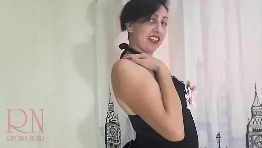 Regina Noir tam video için poz veriyor "Regina Noir'in çifte amcık gösterisi" - c1