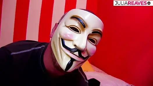 Ateşli sürtük prezervatifle götten sert sikiliyor