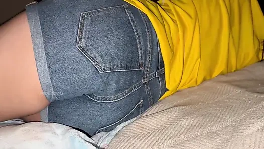 En iyi arkadaşımın kız arkadaşı doğum gününden sonra ona aldatıyor