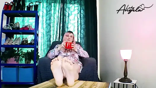 Tabanlar için özlem - bayan angela nakes ayaklarını kokluyor