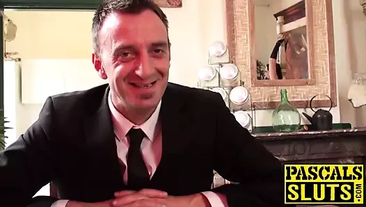 Bebek ile büyük göğüsler Haydi maledom tedavi etmek ona köle gibi