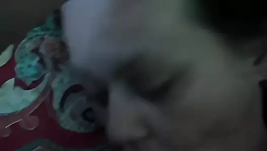 Uyan ve sert yarak emiyor