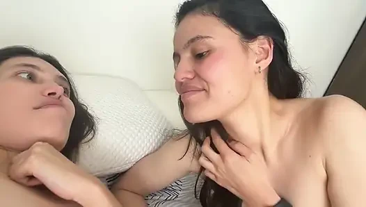 Komşumu sert sevişiyoruz