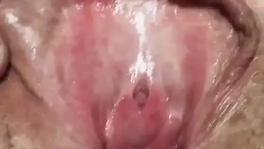 60 yaşındaki nine üvey anne orta yaşlı seksi kadın bağlı ve amcığını açıyor