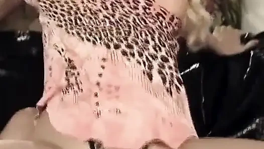 Impresionante rubia de Alemania montando polla anal