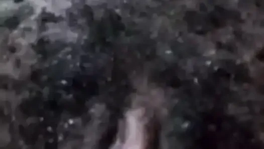 Fışkırtana kadar amıyla oynuyor