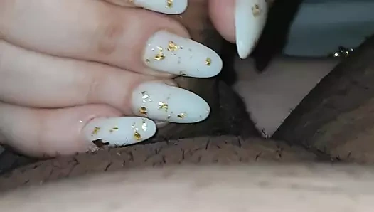 Üvey anne kocasını aldatırken üvey oğluna sakso çekerken yakalandı ve dölünü yutuyor