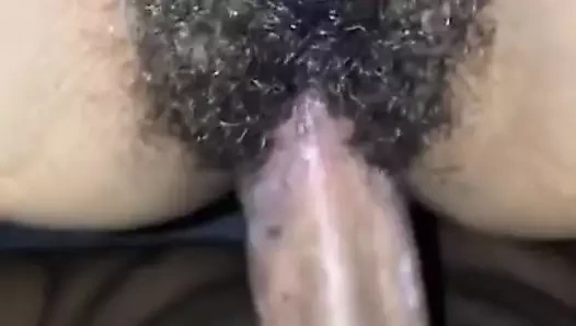 Karımın kıllı amını sikiyor