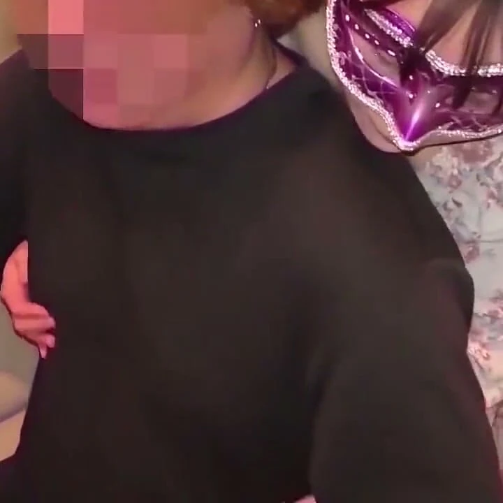 Gündüzleri, bir ofis görevlisi tam ve yoğun bir özel anda gerçek arzularını ortaya koyar.
