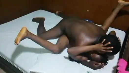 Yeni ev hanımı patronunun kocası tarafından sikiliyor