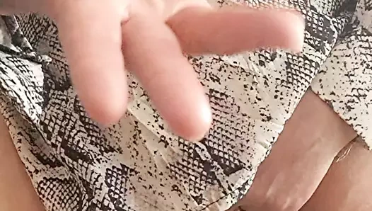 Onu baştan çıkarıp kıllı amcığımı göstermeyi seven iyi bir üvey annem