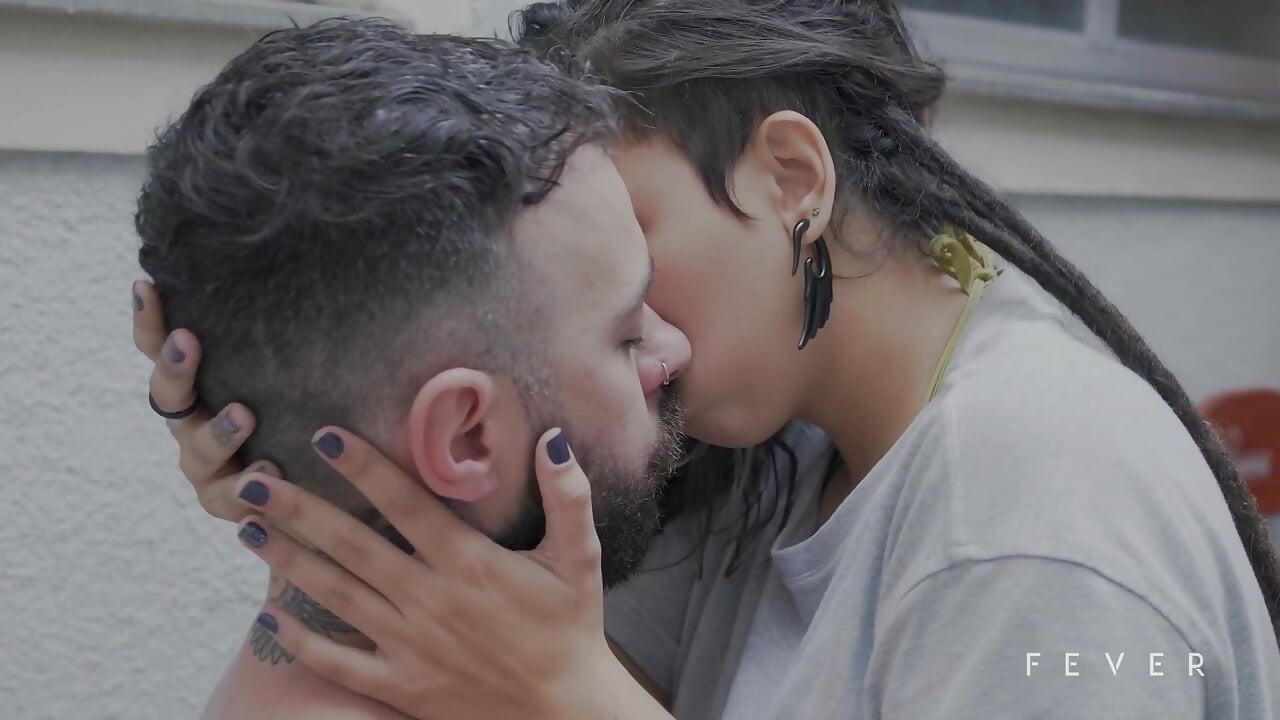 Couple can't stand the horniness and fuck at the bar table