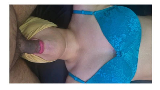 Alisha farklı tarzda frooti içmek istediğinde - en iyi Hintli kız gırtlağına kadar sakso çekiyor ve döl yutuyor full hd