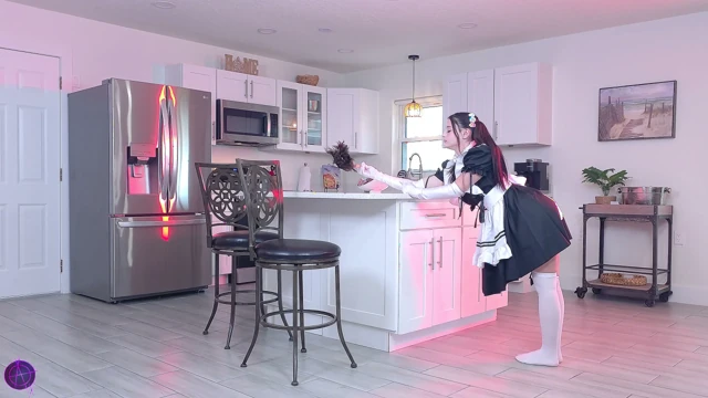 Fantezi hizmetçi futanari 4k