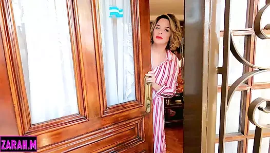 Patronumun karısı onu sikip büyük göğüslerine boşalmam için beni baştan çıkardı