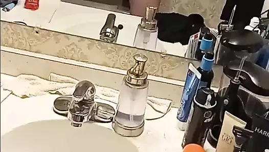 Amcığım çok gürültülü ve ıslak