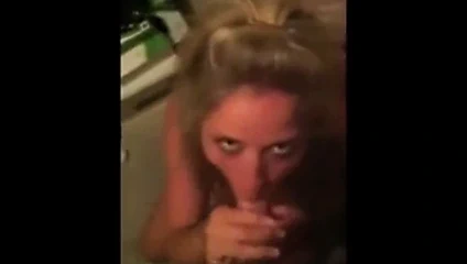 değersiz sarışın berbat horoz ve alır büyük yüz